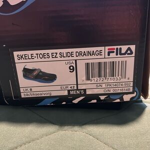 Fila Skele-toes w/socks.